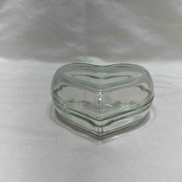 Heart shaped crystal jewelry box - Picture 2 of 7